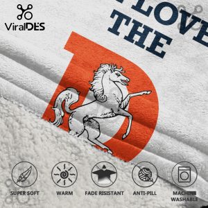 White throw blanket featuring a horse inside a horseshoe and the text 'I LOVE THE'.!
