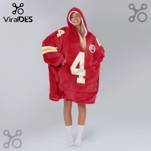 Red hooded blanket featuring the number 4 and Chiefs logo.!