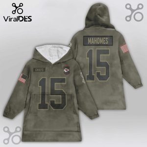 Olive green hooded blanket featuring 'Chiefs', number '15', team logo and American flag on the front; 'Mahomes' and '15' on the back.!