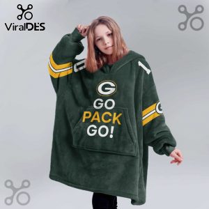 Oversized green hoodie with 'Go Pack Go' and Green Bay Packers logo on the front, and yellow stripes on the sleeves.!