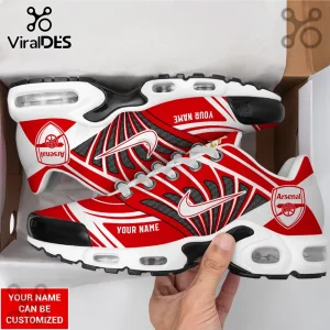Custom Arsenal FC sneakers in red and white with Nike logo and customizable name text on a sports shoe design!