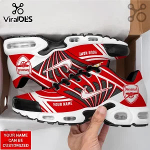 Custom Arsenal FC sneakers in red and white with black details and personalized name text in a shoe box!