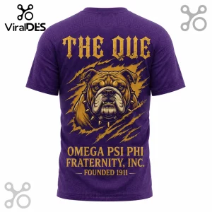 Purple Omega Psi Phi t-shirt featuring a gold bulldog graphic, text reading The Que, and Founded 1911 in yellow print.!