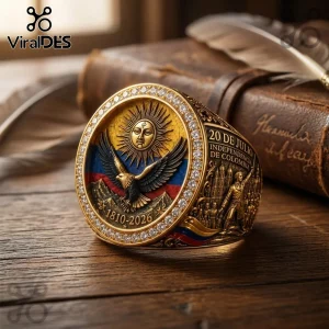 Gold commemorative ring featuring Colombian flag colors, a sun motif, an eagle, and 20 DE JULIO INDEPENDENCIA DE COLOMBIA text.!
