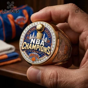 Gold 2026 New York Knicks NBA championship ring with embedded diamonds, blue enamel center, and MSG engraving.!
