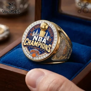 New York Knicks 2026 NBA championship gold ring with blue enamel, diamond border, and MSG arena detail in a blue box.!