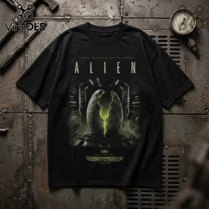 Black graphic t-shirt featuring a cracked Alien movie egg with green light and the text In space no one can hear you scream.!