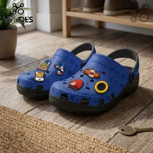 Blue foam clogs featuring Sonic the Hedgehog charms, Tails, Knuckles, Dr. Eggman, and a gold ring on a wooden floor.!