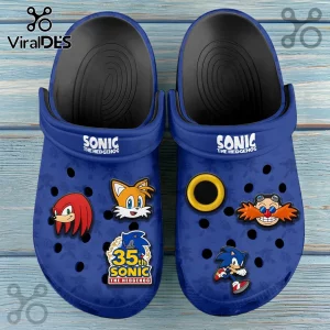 Blue Sonic the Hedgehog foam clogs featuring character charms of Knuckles, Tails, Dr. Eggman, and a 35th anniversary logo.!