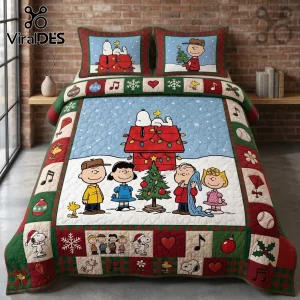 Peanuts Snoopy Christmas Patchwork Quilt Bedding Set featuring Charlie Brown characters, snowy background, and red border.